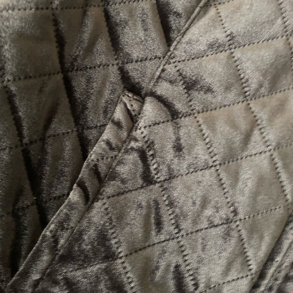 Chico’s Velvet Quilted Vest Sz. 1/M Purple Zip Up lined Lightweight Cozy Winter - Picture 7 of 9